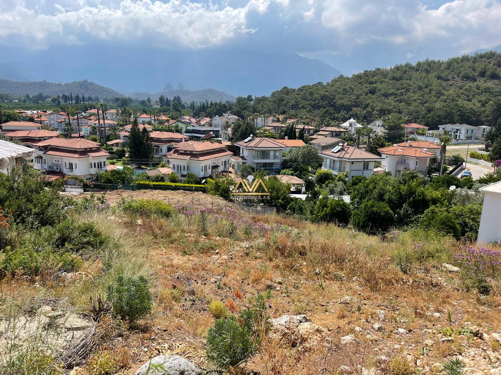 RUHSATLI HAZIR PROJELİ MUHTEŞEM MANZARALI KONUT İMARLI ARSA